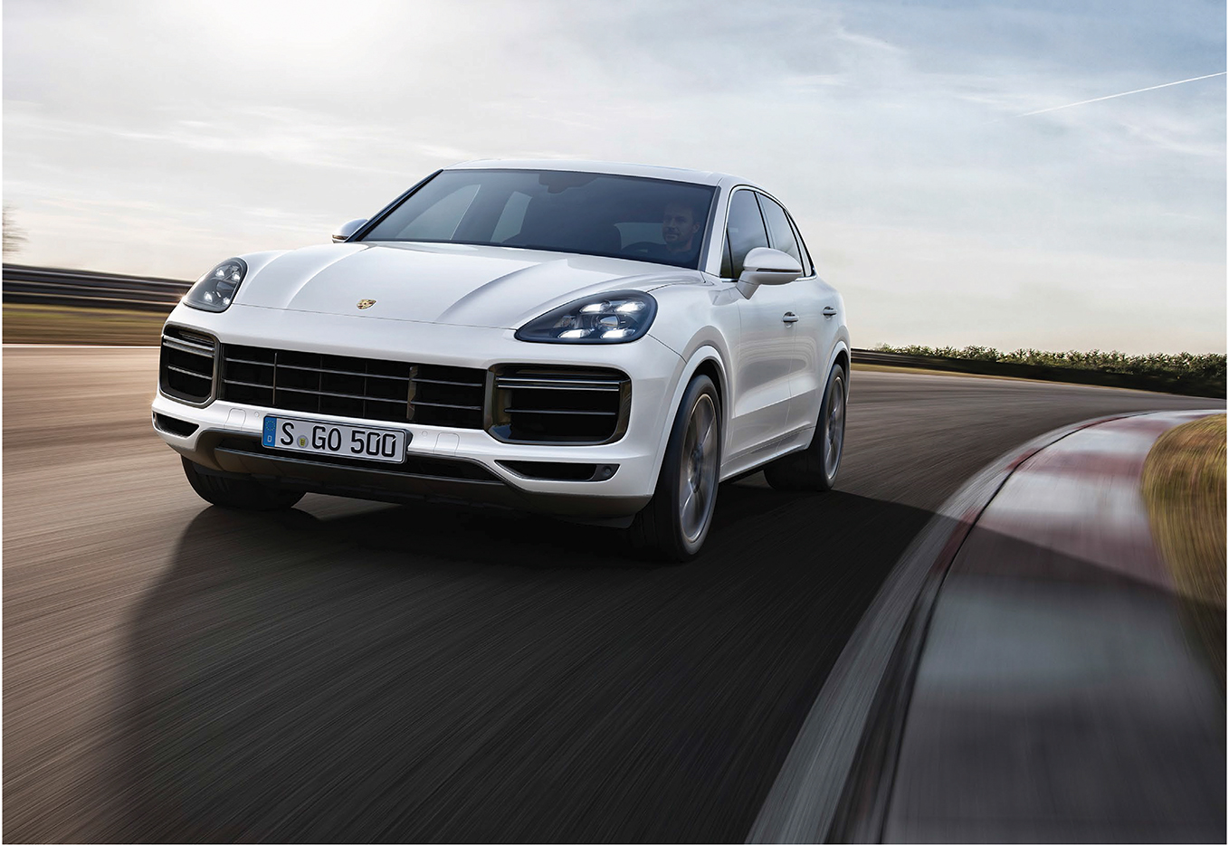 Gắn kết cảm xúc trải nghiệm Porsche Cayenne trên mọi nẻo đường